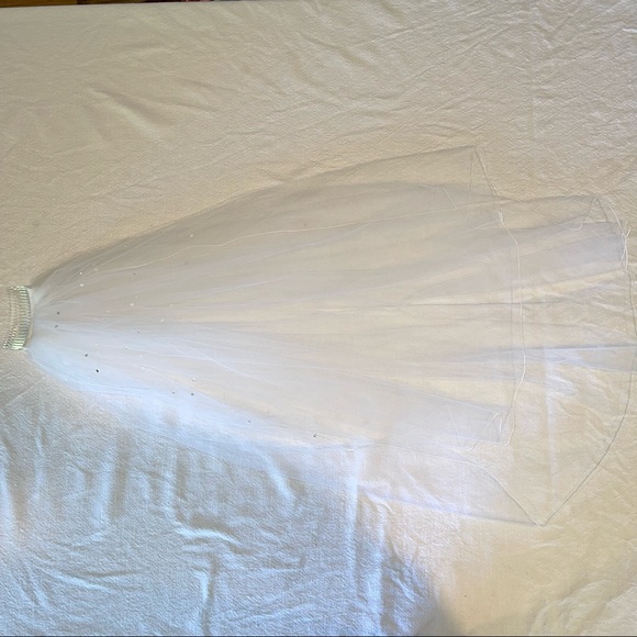 Fingertip Veil with Rhinestone and Pearl Detail main image 4